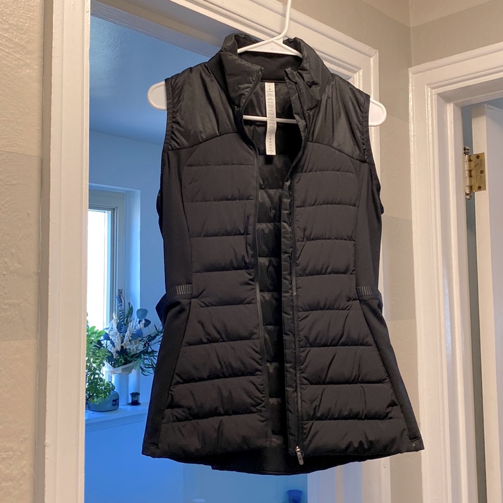 Black lulu lemon size 8 vest